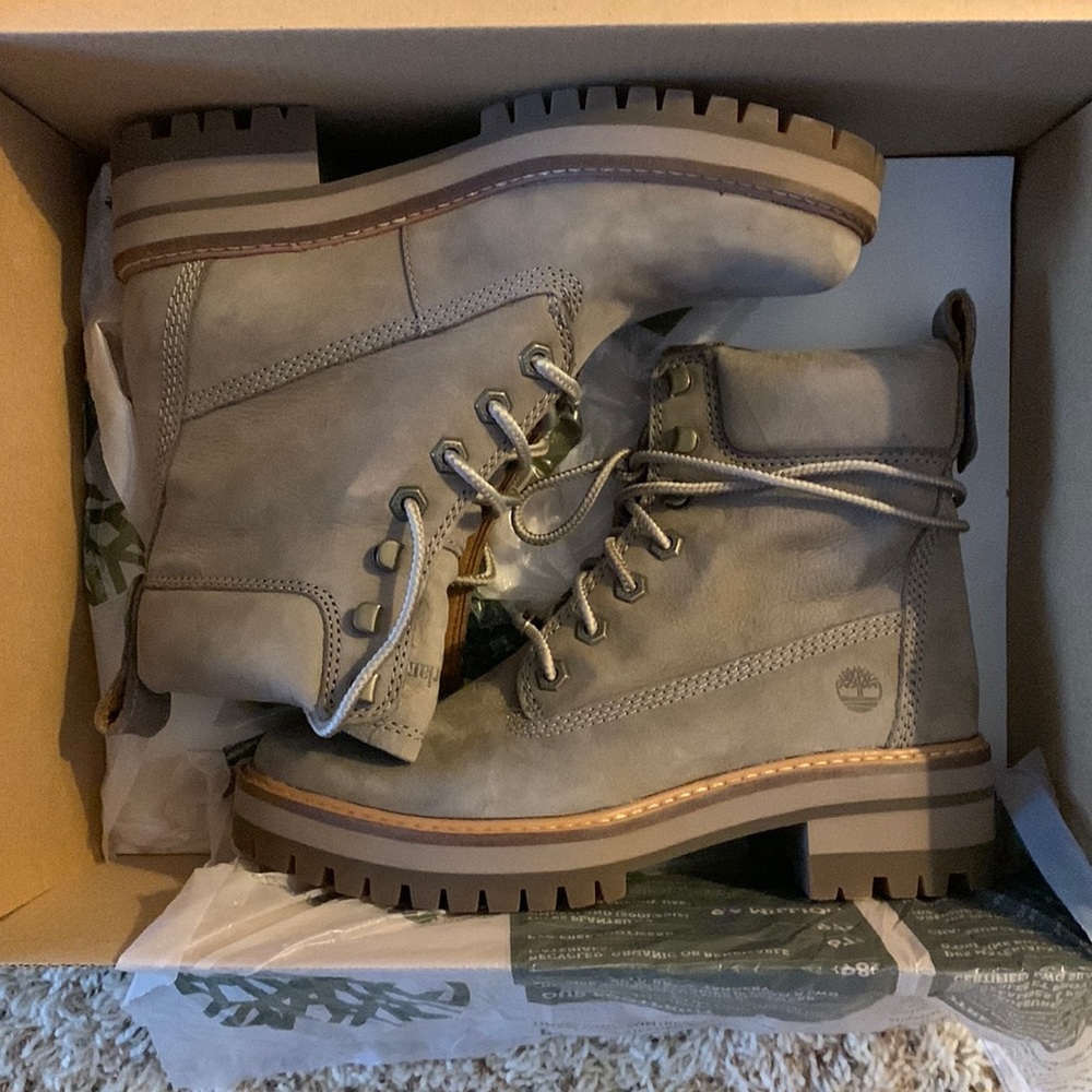 Timberland Courmayeur Valley. Taupe, Size 6, Brand New